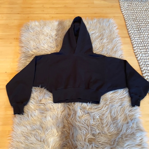 TNA Tops - TNA cropped sweatshirt